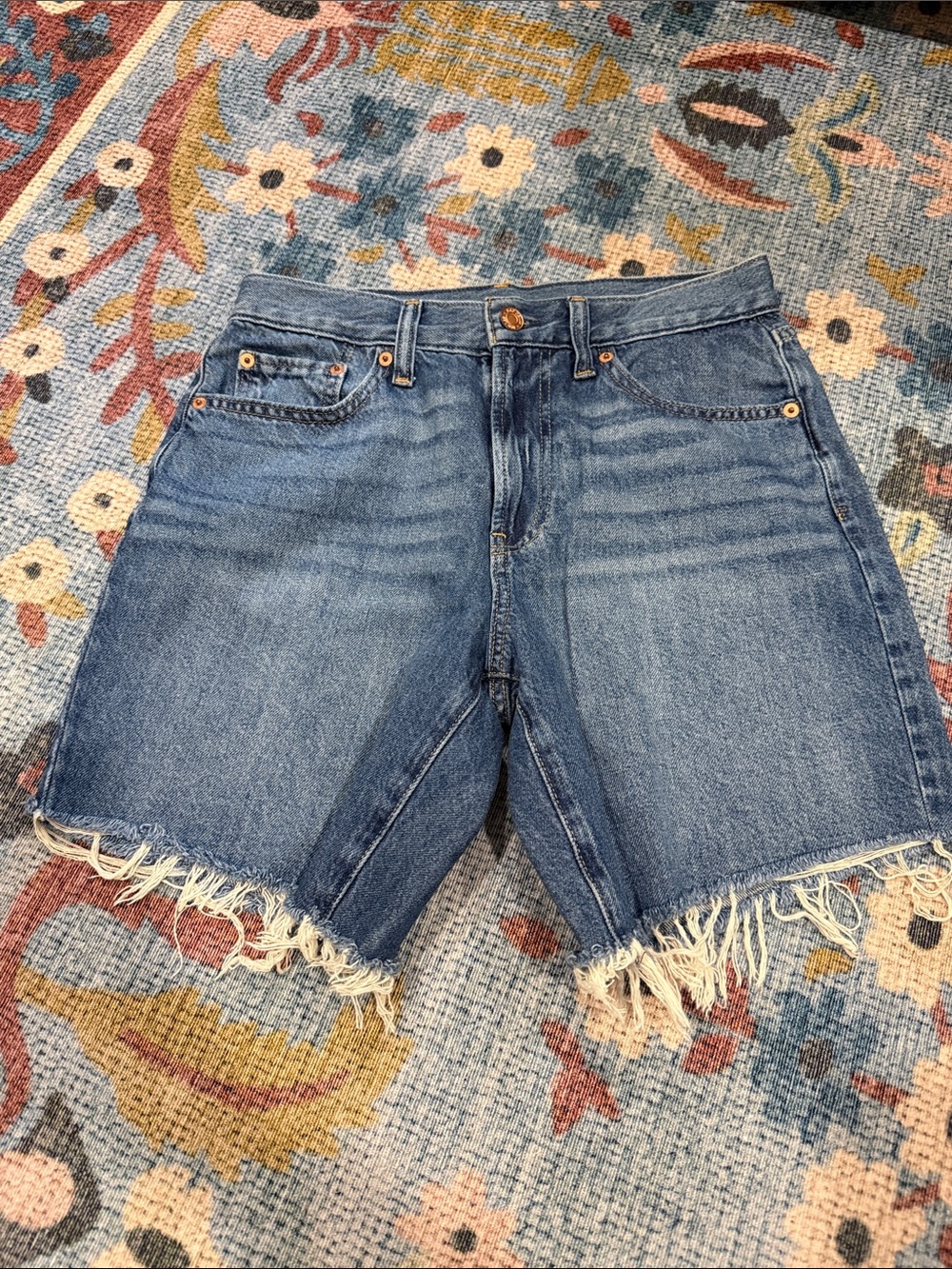Gap • 8” loose Bermuda mid rise  jean short